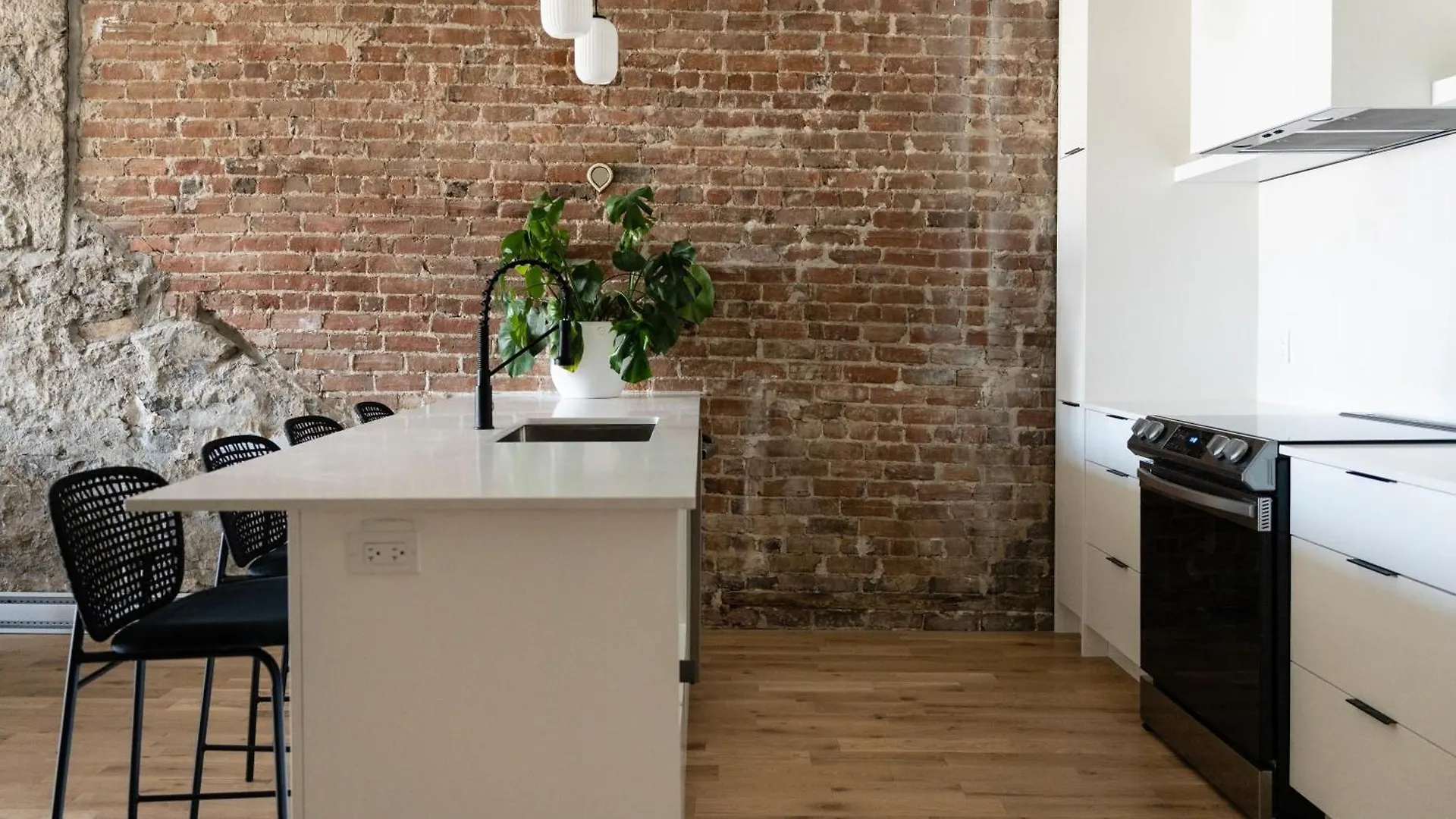 Apartment Maison Place Jacques-Cartier By Luxury In Transit Montreal